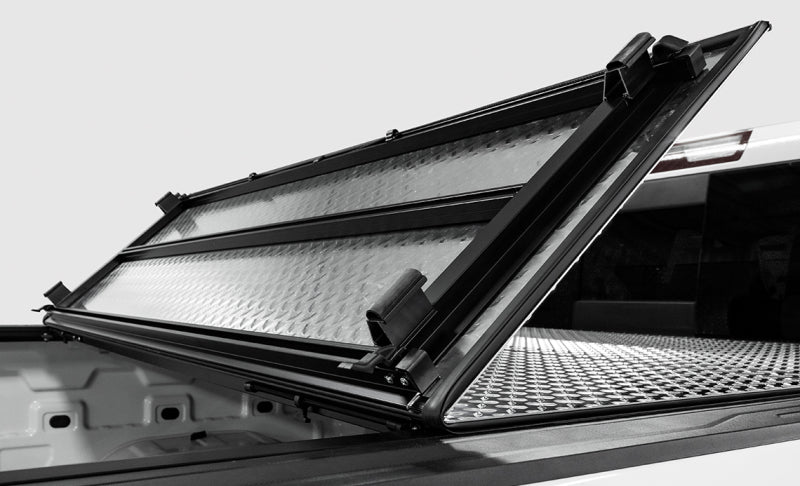 Access LOMAX Professional Series Tri-Fold Cover 17-19 Nissan Titan 5ft 6in Bed B0030019