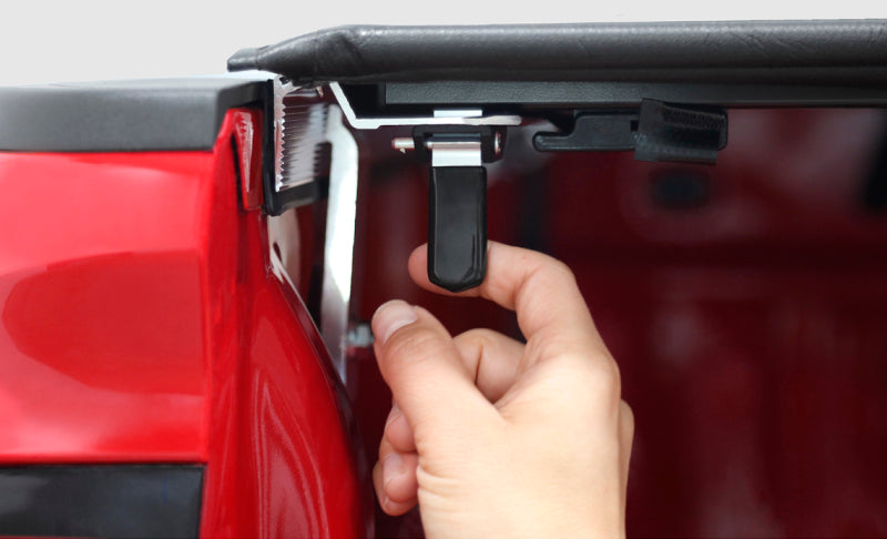 Access Tonnosport 17-19 NIssan Titan 5-1/2ft Bed (Clamps On w/ or w/o Utili-Track) Roll-Up Cover 22030229