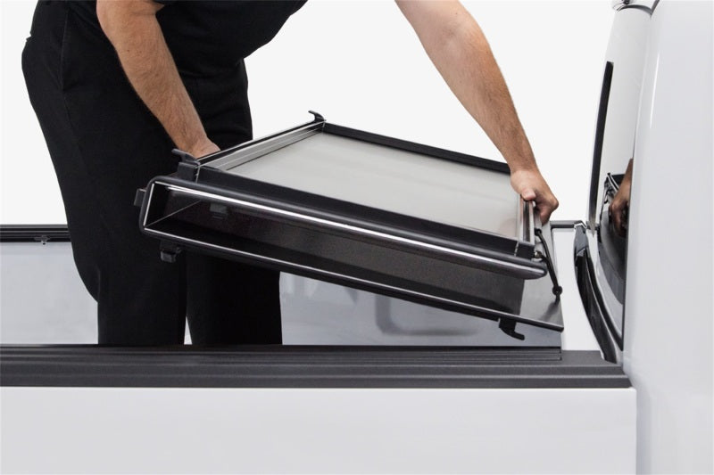 Access LOMAX Professional Series Tri-Fold Cover 08-16 Ford Super Duty F-250/F-350/F-450 6ft 8in Bed B0010039