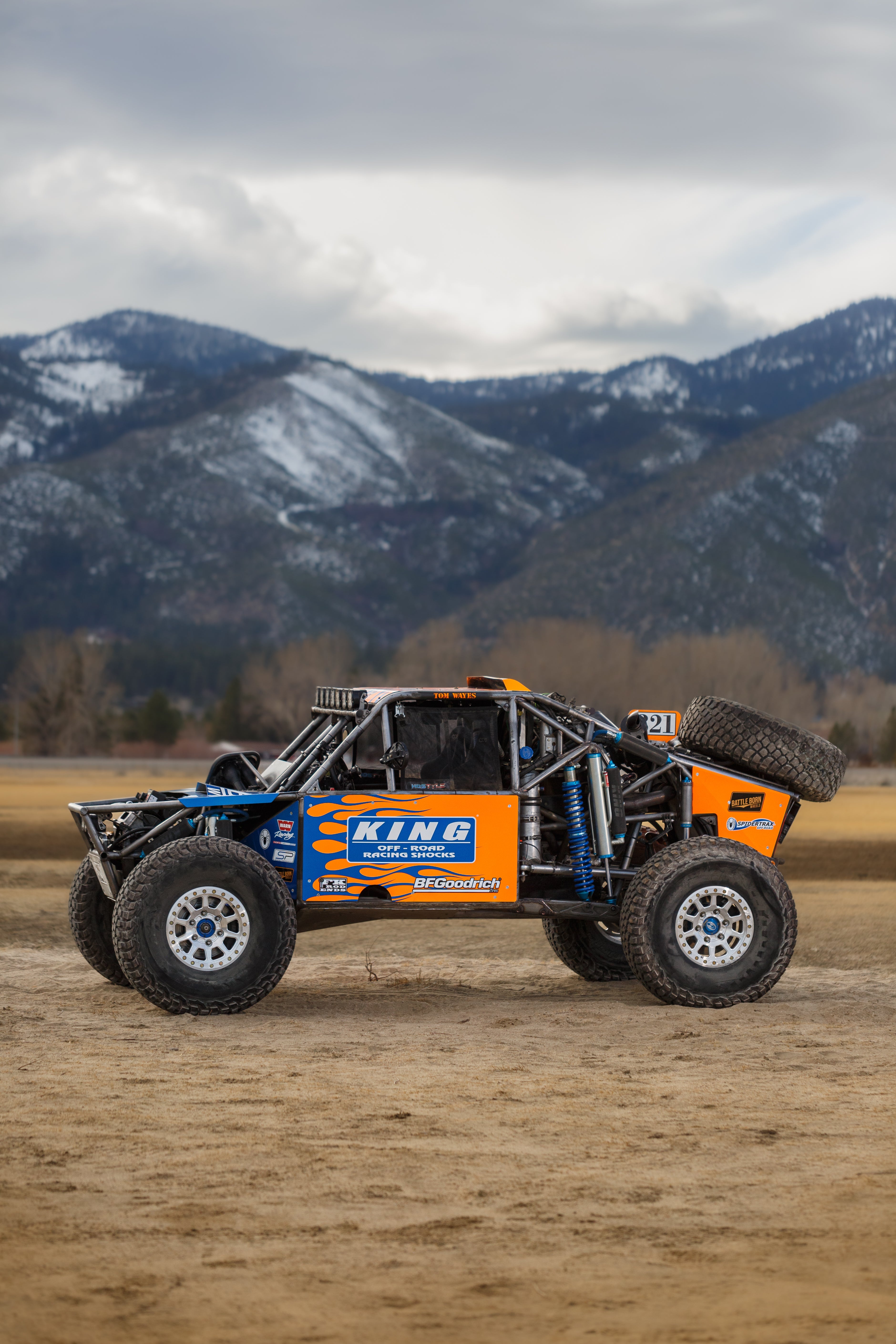 Battle Born Wheels Sierra forged race spec 17x8 inch wheels with 5-6x6.5 bolt pattern and 19.5 offset for rugged off-road vehicles.