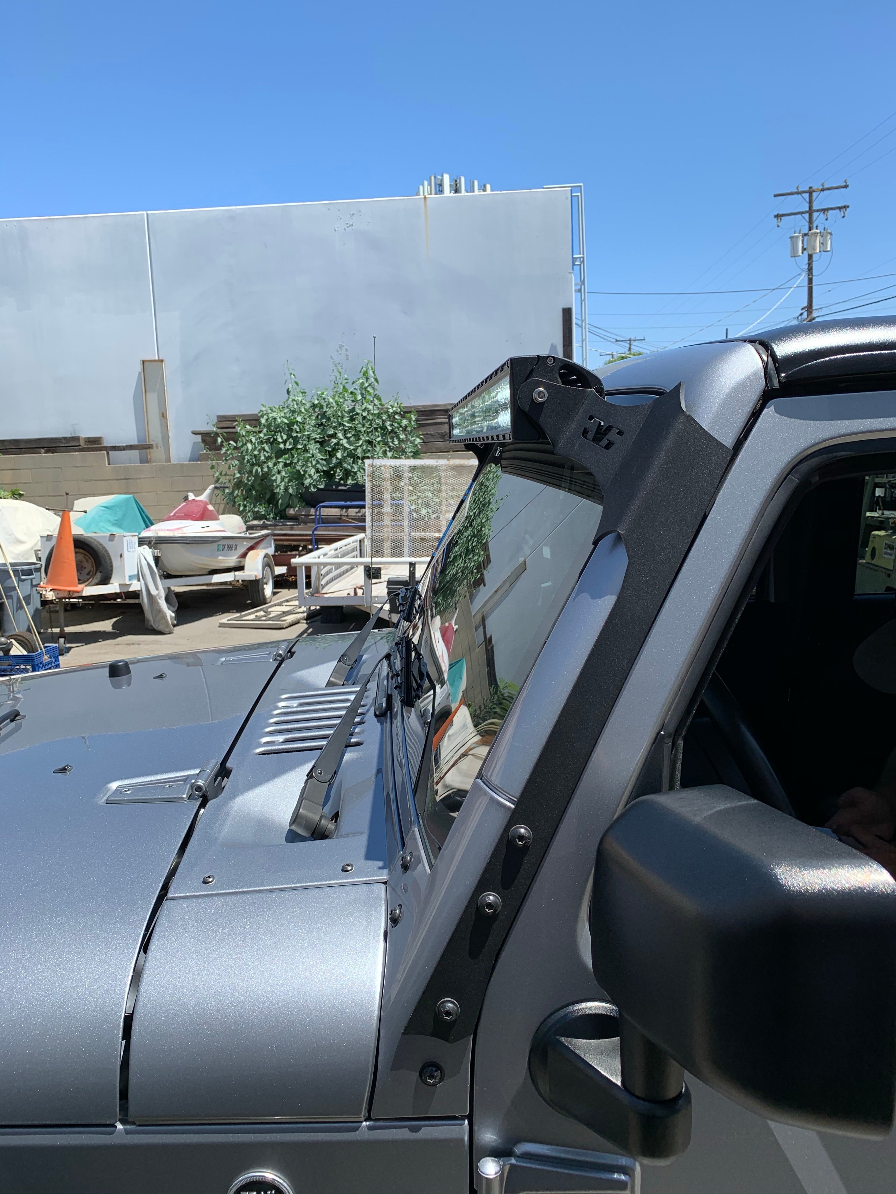 GGLighting Jeep Wrangler JK 2007-2018 roof mount for 50-inch straight LED light bar, vehicle roof mount bracket for off-road lighting.