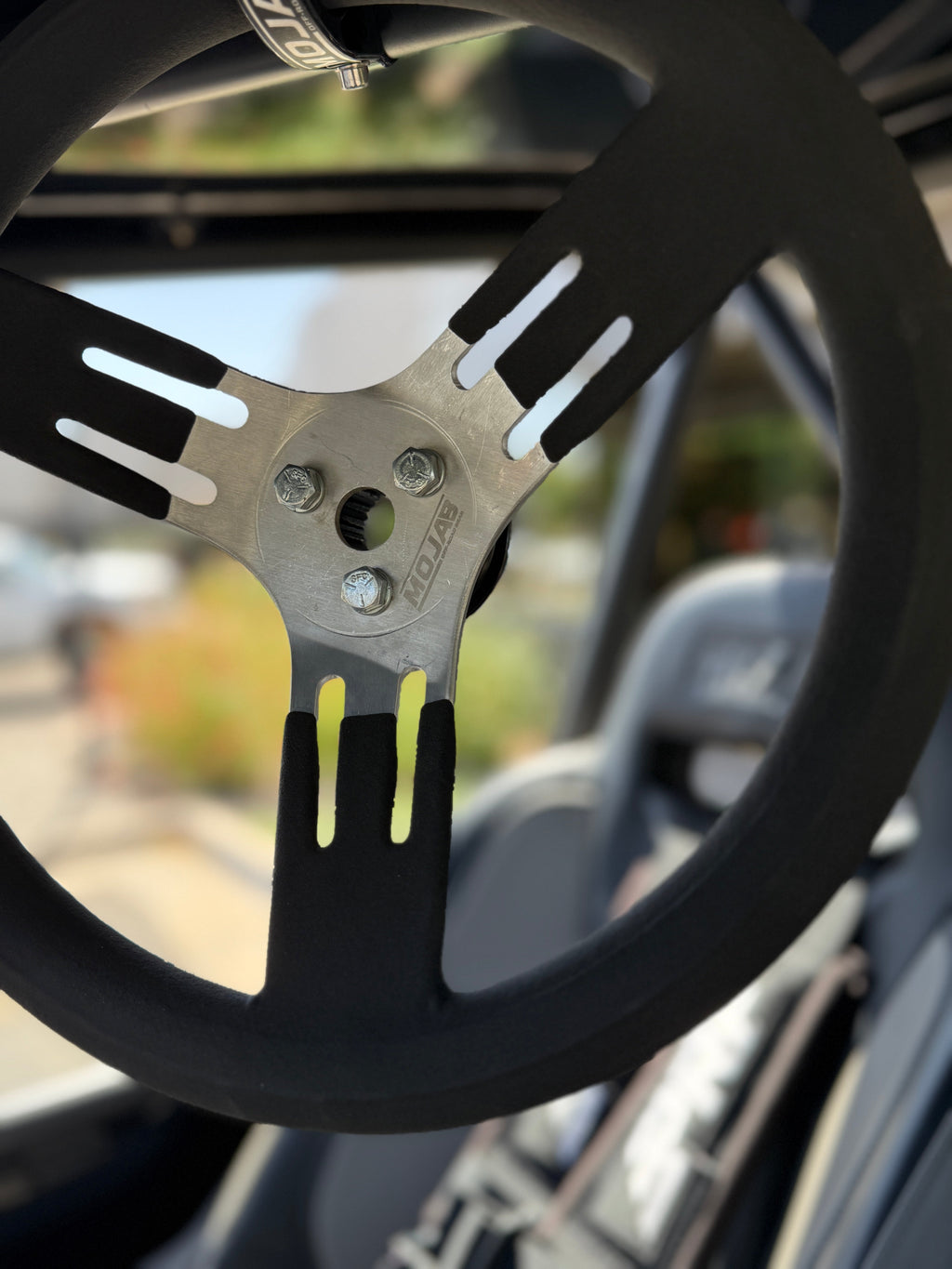 MOJAB OFFROAD 13-inch aluminum steering wheel with 3-bolt pattern and extended coating spokes for off-road vehicles.