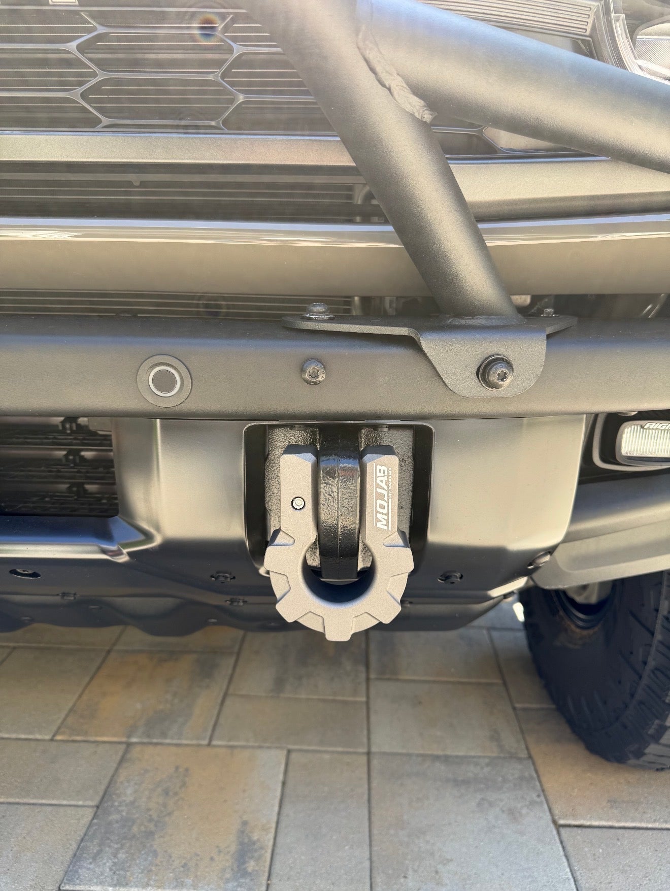 Red 3/4-inch extreme duty aluminum D-shackle set by MOJAB OFFROAD, ceramic coated, durable off-road recovery gear with lifetime warranty