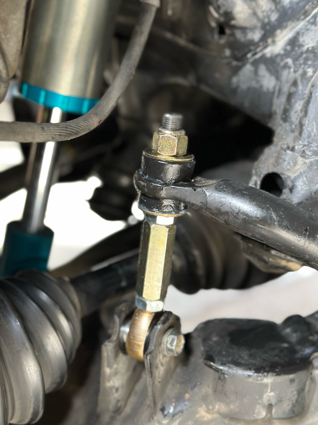 Overland Custom Design Land Cruiser sway bar links for 100 Series front suspension, durable automotive parts.