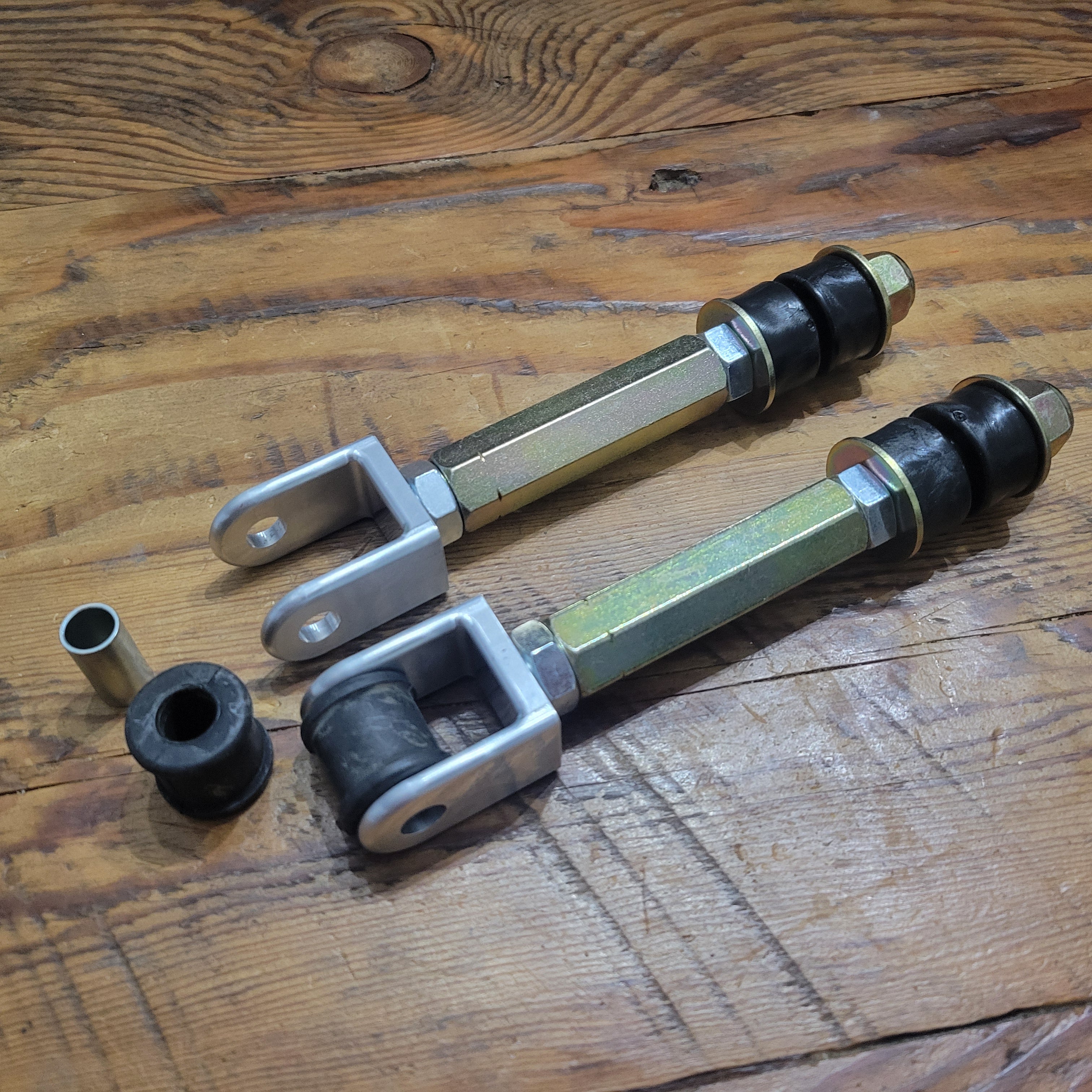 Overland Custom Design Land Cruiser Sway Bar Links for 100 Series front suspension, durable off-road vehicle upgrade